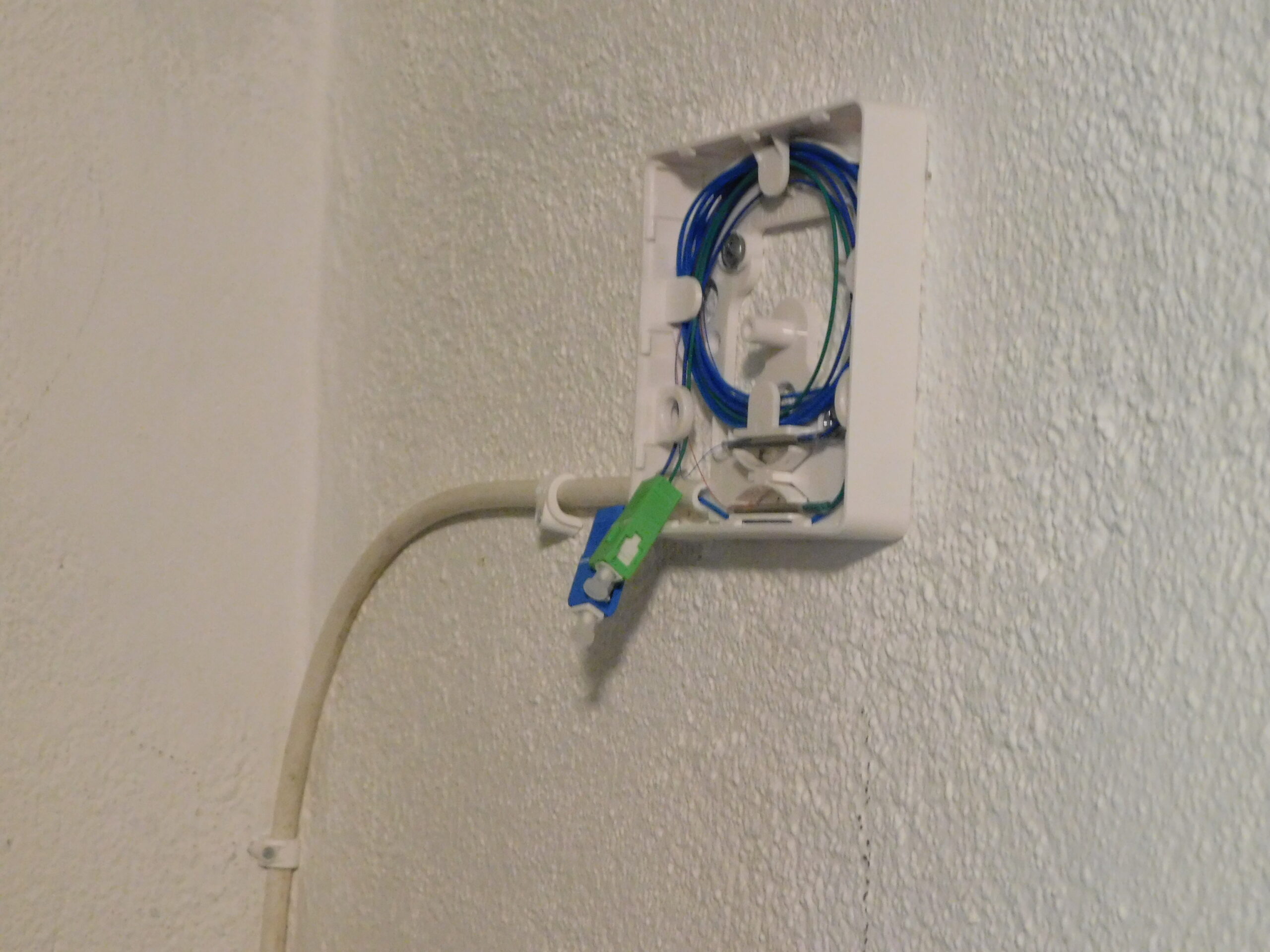 Fiberbox på väggen