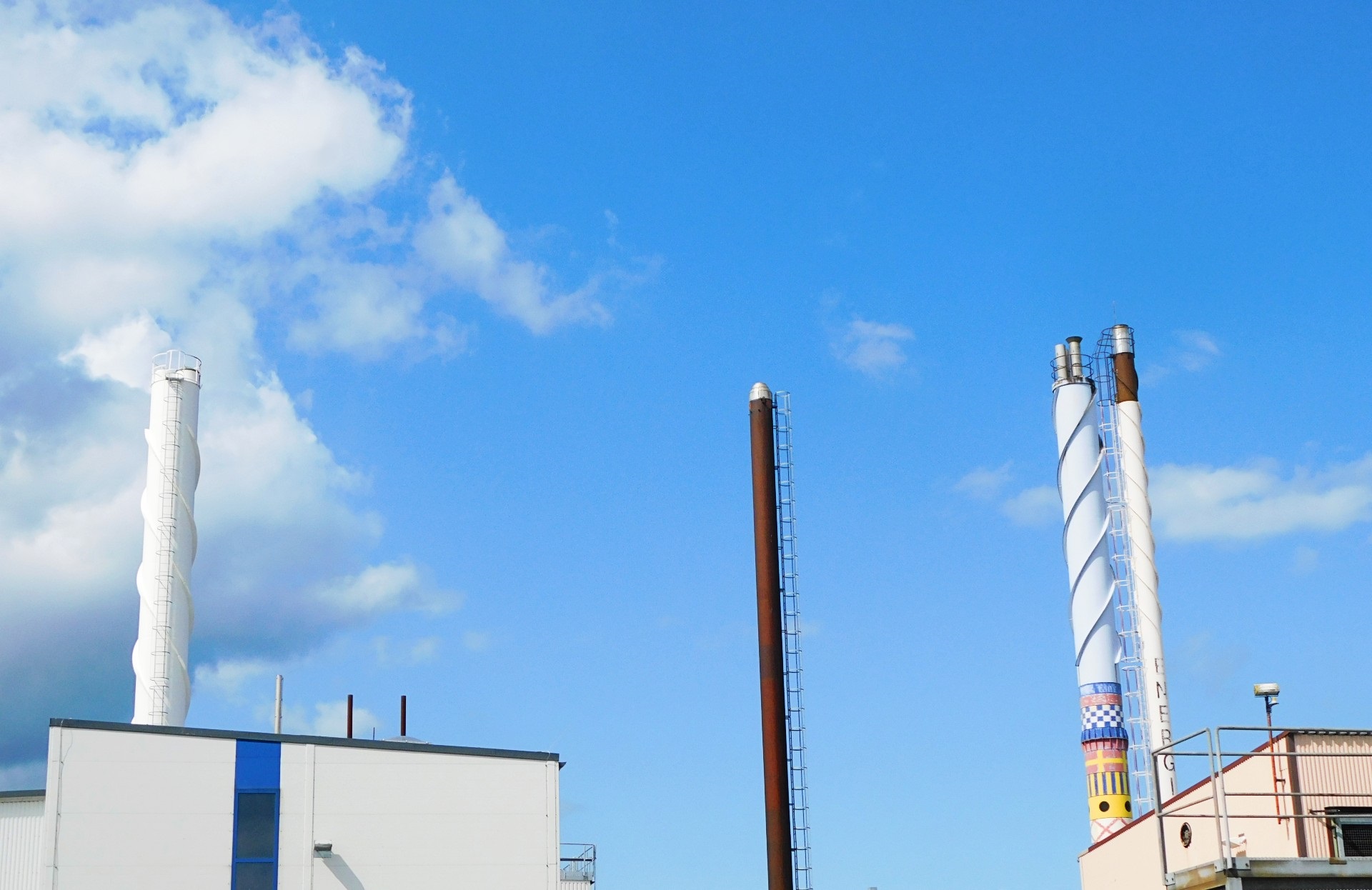 Skorstenar på fjärrvärmeverket i Simrishamn